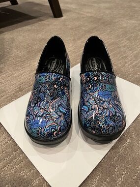 Vibrant Blue Paisley Nursing Clogs